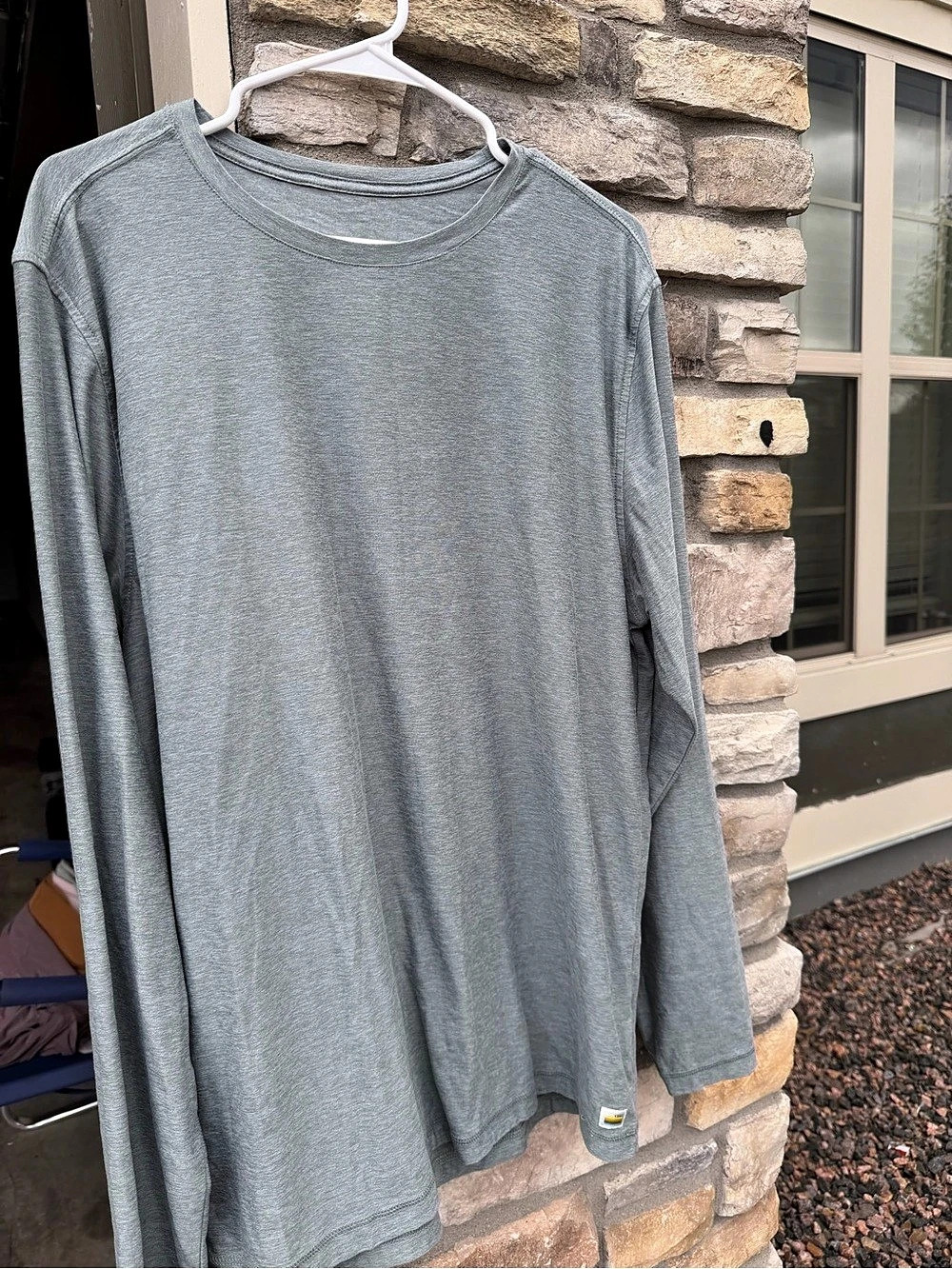 Vuori Gray Long Sleeve Tee large men’s workout